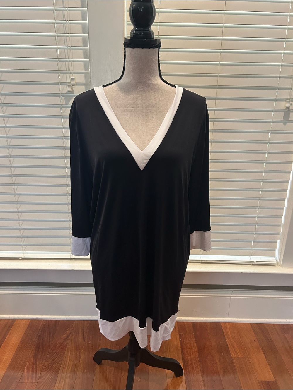Liz Claiborne Black V-Neck Tunic with White Trim